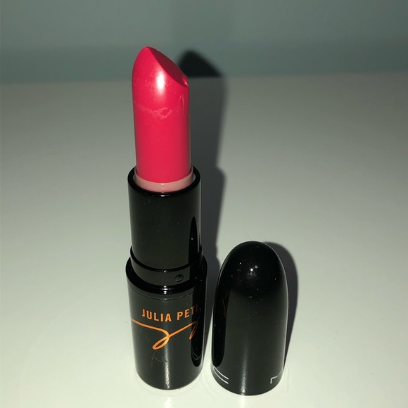 New MAC Julia Petit red lipstick *Limited Edition - Picture 3 of 7